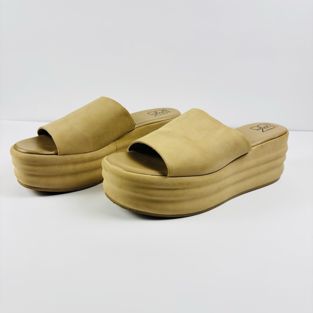 NO‎ BOUNDARIES Women's Size 8 Tan Platform Slides Open Toe FlipFlops